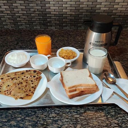 Hotel Radhe Continental Nainital Luaran gambar